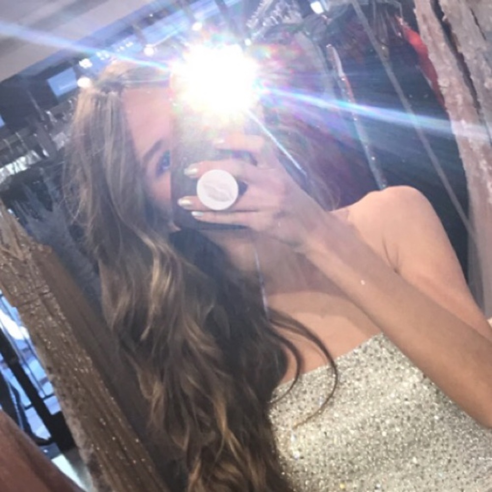 Meet your Posher, Maxina